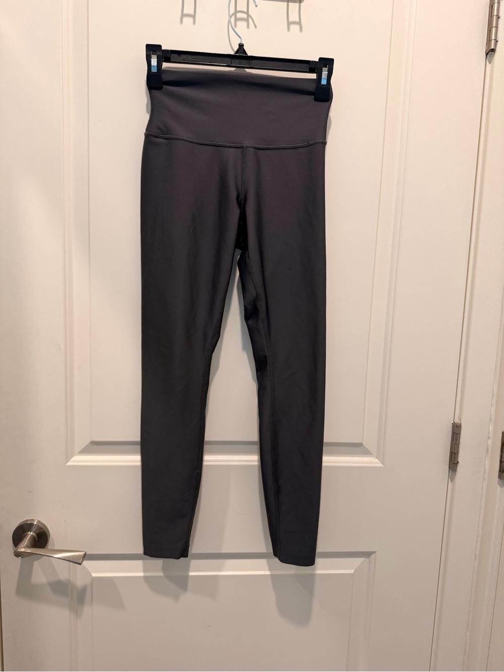 Alo Yoga High-Waisted
Leggings Charcoal Gray Size
S